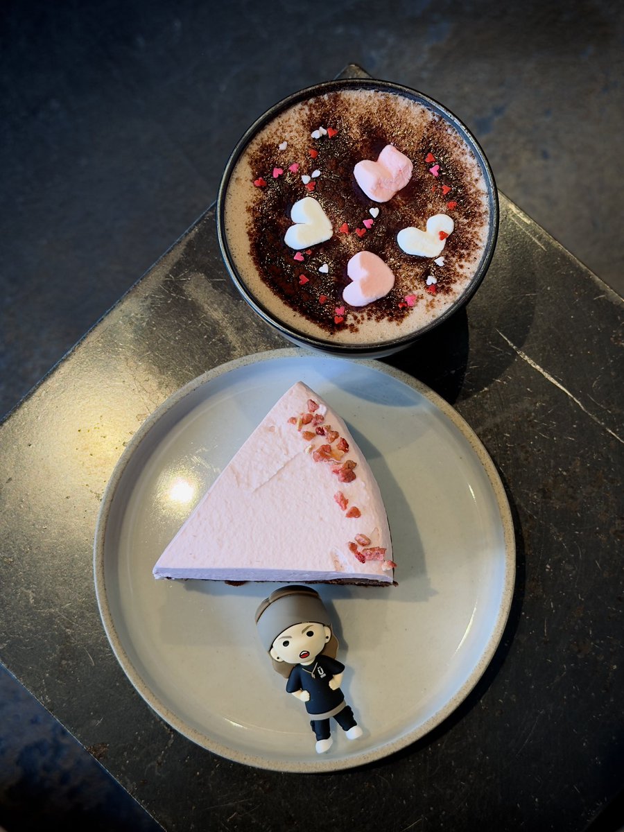 nyapi3995's tweet image. おはようございます☀
まだ先だ〜なんて思ってたけど、
来週からUVERのツアーが始まり
LIVE参戦出来るの楽しみ過ぎる🙌
横浜参戦crewさんよろしくです🥺

1月ラストのカフェ活☕️
ラズベリーチョコバスチー💝
モカがハート沢山でかわいい🫢
来月からはバレンタインスイーツを
載せていこうかな〜🍫✨