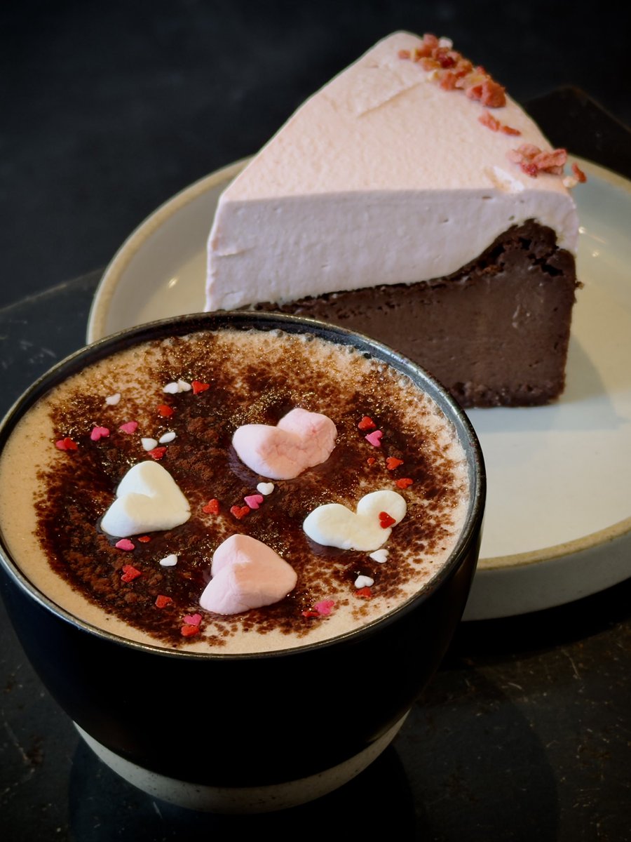 nyapi3995's tweet image. おはようございます☀
まだ先だ〜なんて思ってたけど、
来週からUVERのツアーが始まり
LIVE参戦出来るの楽しみ過ぎる🙌
横浜参戦crewさんよろしくです🥺

1月ラストのカフェ活☕️
ラズベリーチョコバスチー💝
モカがハート沢山でかわいい🫢
来月からはバレンタインスイーツを
載せていこうかな〜🍫✨