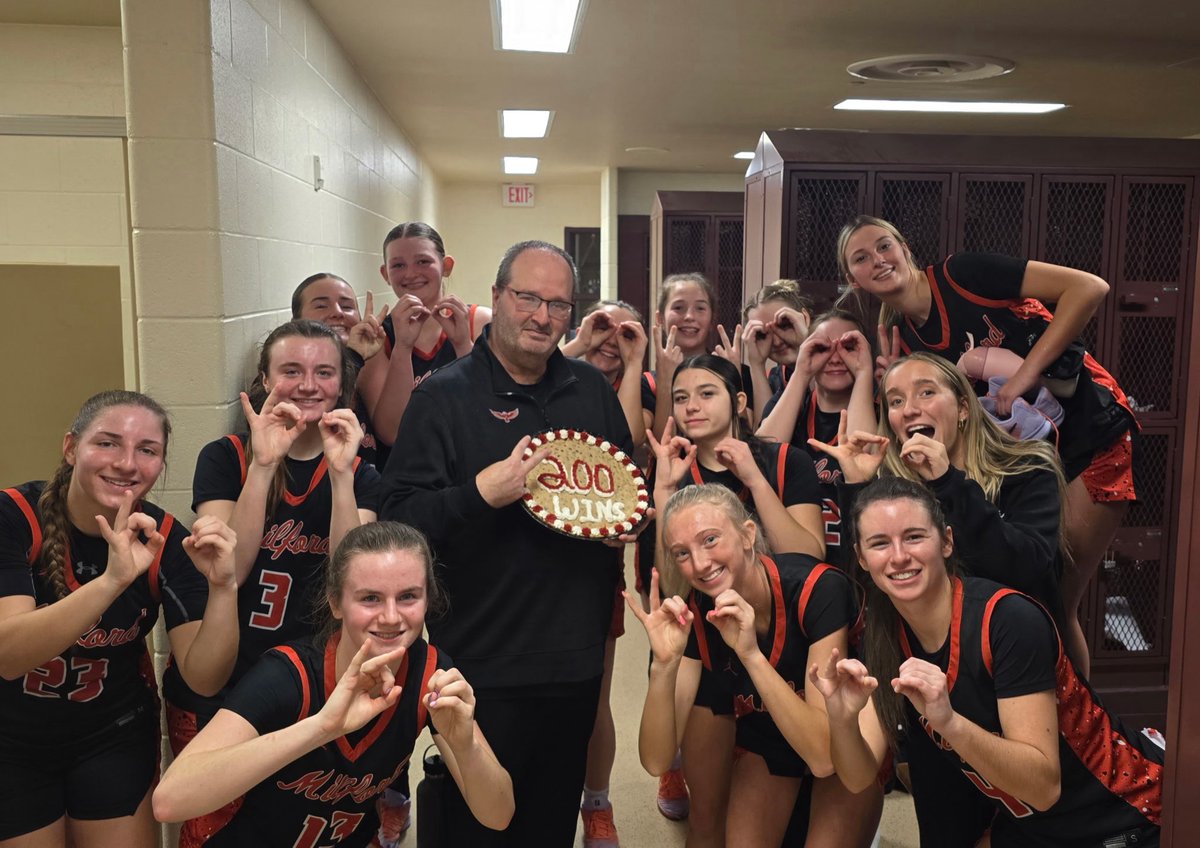 With tonight’s win over Lebanon, coach Tolliver captured his 200th career victory as a varsity head coach! 
Press Release: milfordathletics.org/o/milfordathle…