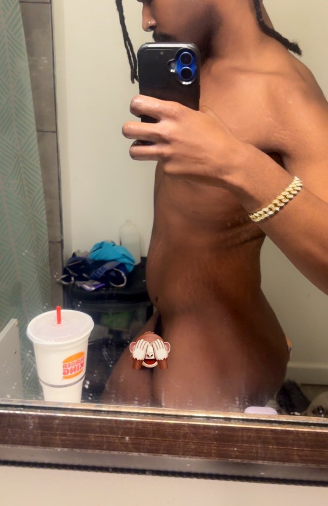 kenbangedem's tweet photo. Do yall love yall body ?  #bodyacceptance 💜 https://t.co/dgWiIJBXU7