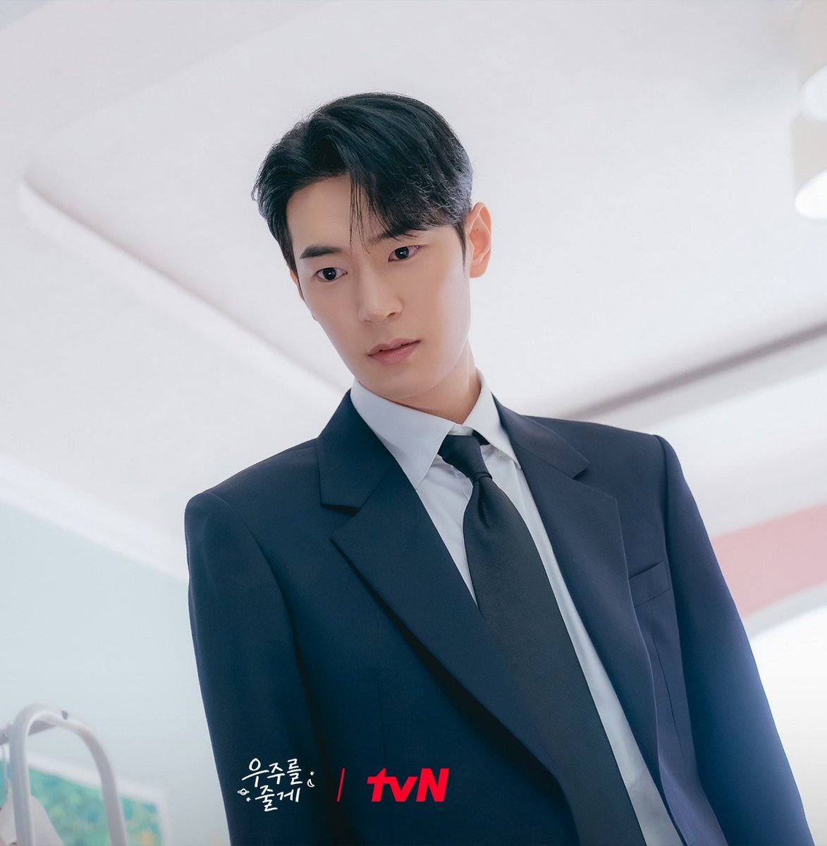 this insane face card as the second lead is crazy work because what do you mean he won't be chosen by the female lead? 😭✋🏻