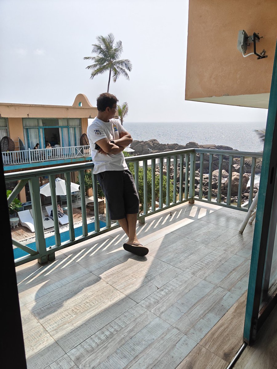 orangelemonin's tweet photo. "Don't let yourself be controlled by three things: people, money, or past experience."

#unawatuna #srilanka #vacation #holidays #peace #beach https://t.co/4r70ugOx7i