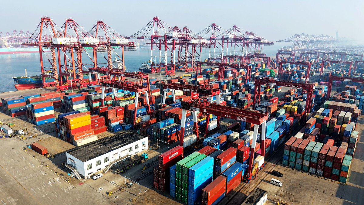 globaltimesnews's tweet image. In 2025, #China's #port throughput saw relatively rapid growth, with total port cargo throughput reaching 18.34 billion tons, a year-on-year increase of 4.2%. Among this, domestic and foreign trade throughput grew by 4% and 4.7% year-on-year, respectively. #Container throughput