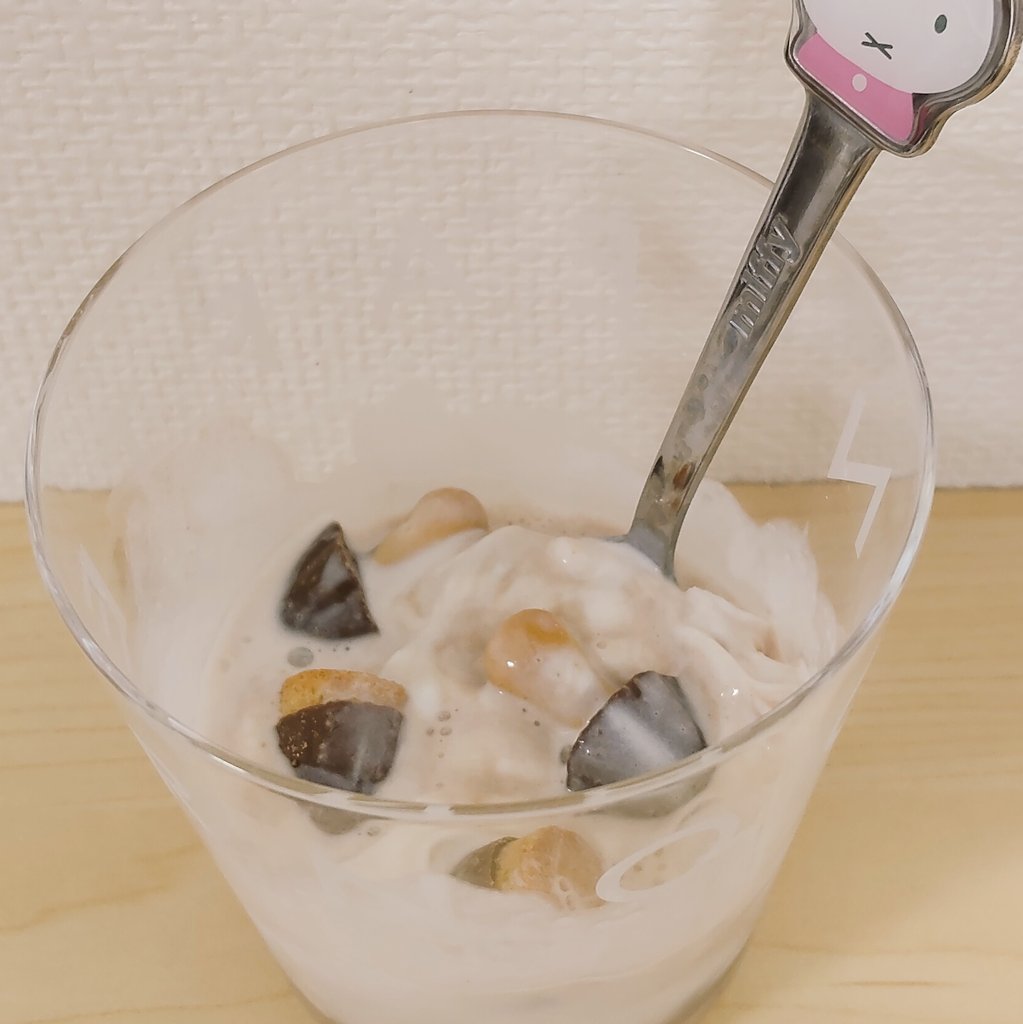 自作😋
ブレンダーしたら何かアイスの量少ないなった…