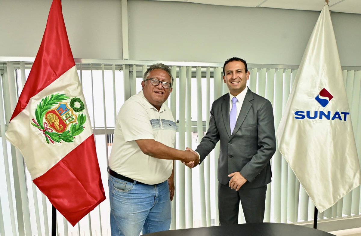 📍En Trujillo, el jefe de la Sunat, Javier Franco, destacó ante el congresista <a href="/kikeAlvaRojas/">Carlos Enrique Alva Rojas</a> que la recaudación tributaria del 2025 superó las metas, gracias al fortalecimiento del control, el acompañamiento a los contribuyentes y el rol clave del capital humano de la #Sunat.