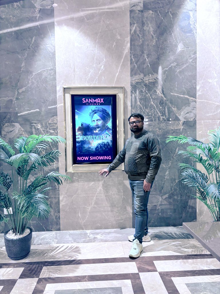 झूठी महफ़िलों में जाने से बेहतर है,
सच्चे होकर अकेले वक़्त बिताओ..!!