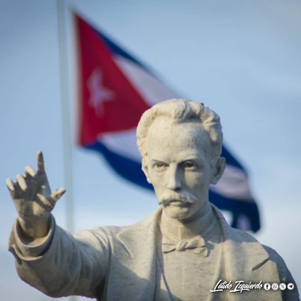 Martí nos enseñó que "un principio justo desde el fondo de una cueva puede más que un ejército"
#MartíVive