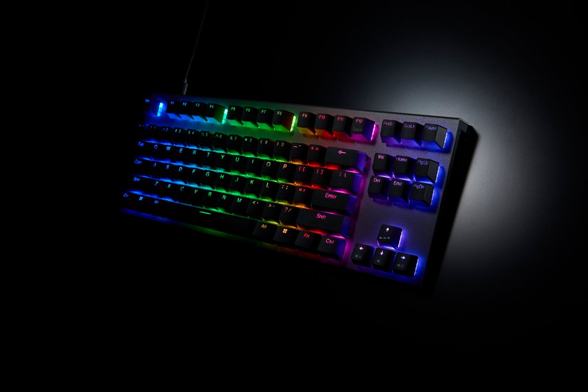TOPRE_REALFORCE's tweet photo. 東プレ #REALFORCE GX1 Plusキーボードが2/6(金)発売！

■PBT素材の2色成形キーキャップ
■着脱式ケーブル（Type-A ⇔ Type-C）対応
■ポーリングレートが8,000Hzへ大きく向上
■スチールフレームに、新たに高級感のあるダークグレーを採用
■静音仕様の静電容量無接点方式スイッチ

詳細はこちら↓
https://t.co/Mh2rkBky1q