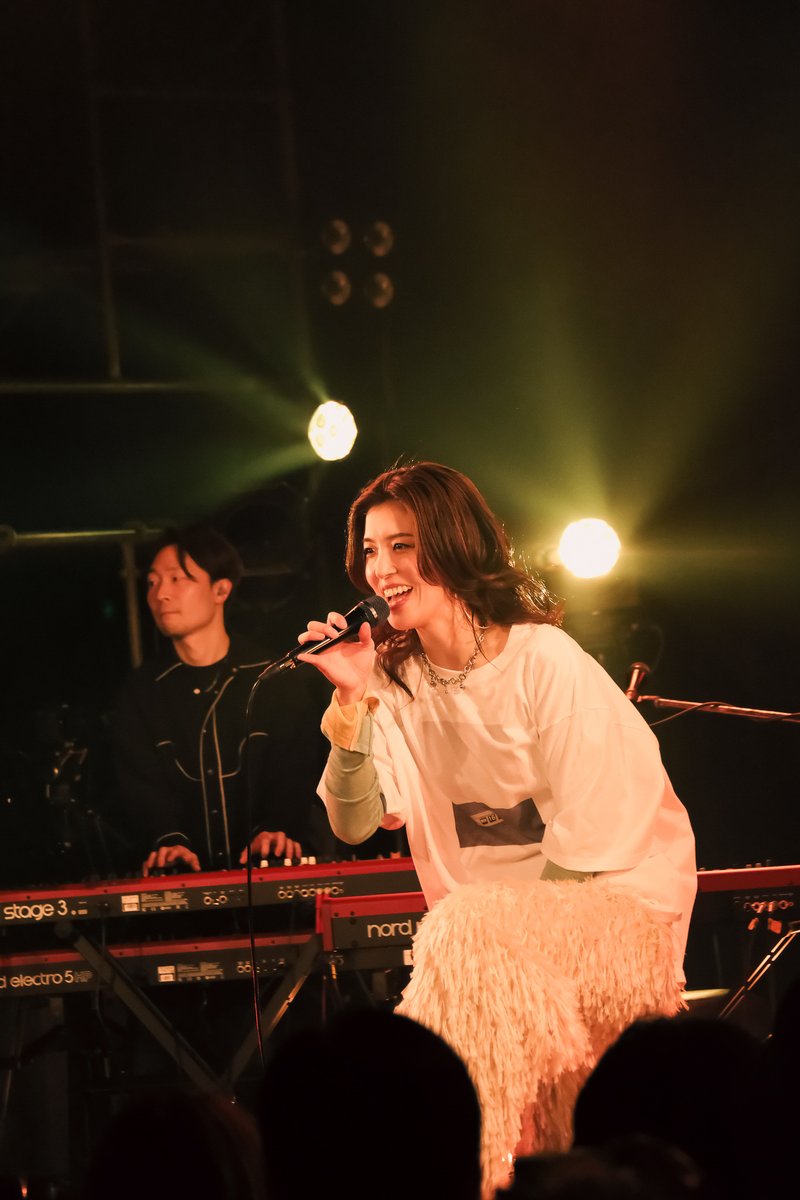 mikiki_tokyo_jp's tweet photo. ✨LIVE REPORT✨
XinUの新境地にしてネクストレベル!
NakamuraEmiも参加し、誠実さや真摯さとで魅せたLIQUIDROOM公演
〈XinU EP #04 Release Live - NEXT COLLECTIVE〉を詳細レポ✍

記事はこちら🔗https://t.co/2h9hMcJHkw

#XinU #NakamuraEmi
@XinU_XinU_XinU @nakamura_emi @co_lity_LLC @shouji_porgy @Jazzpianist7 @takatot_sp @freedomakoto_ds @Oga10291029 @haru784 @HEROICLINE @_king_records @umjun1