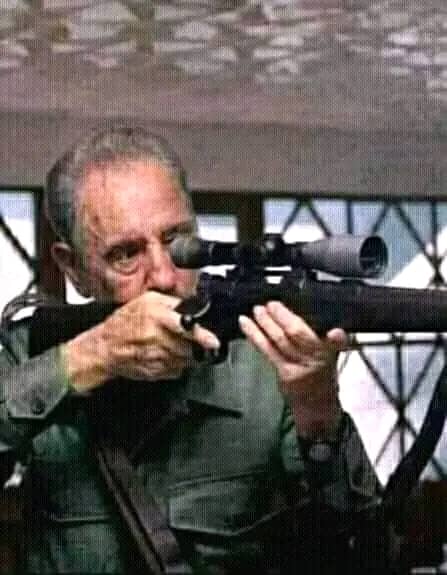 #Fidel (15/03/1968): "Es deber de todo ciudadano saber manejar las armas, es deber de todo ciudadano saber defender la Patria  (...), porque la Patria es de todos". ¡Y en #Cuba la orden de combate siempre está dada! #100AñosConFidel