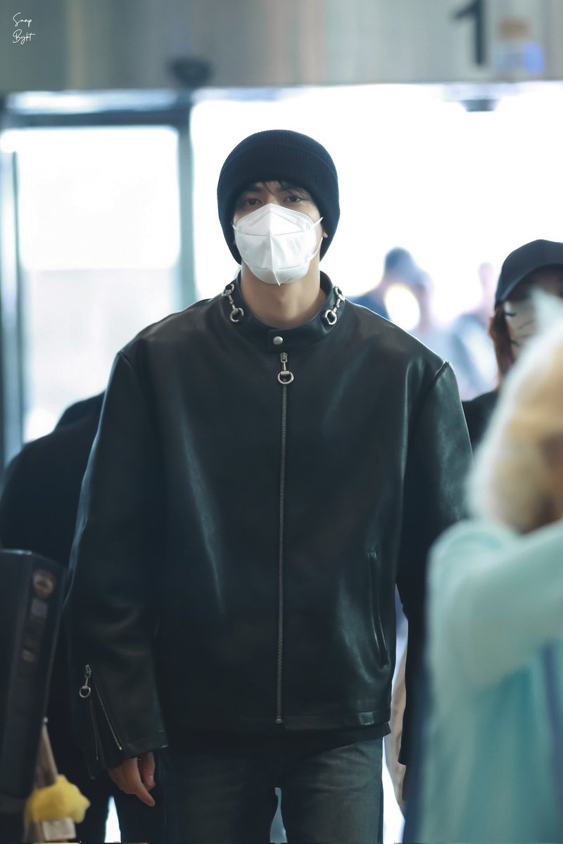 เดินทางปลอดภัยค้าบ มาไทยอีกน้าาา

#SongWeilong
 #宋威龙  #ซ่งเวยหลง