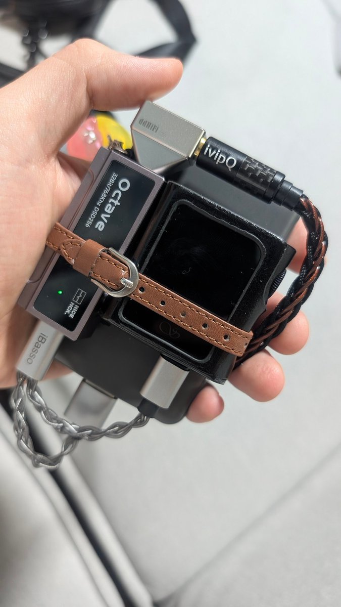 ddhifi_com's tweet image. Say goodbye to bulky straight plugs! The DJ44L's ultra-compact L-shape design protects your connection and fits seamlessly in your pocket.

#ddHiFi #DJ44L #CompactDesign #LShapedPlug #PocketFriendly #DurableConnection