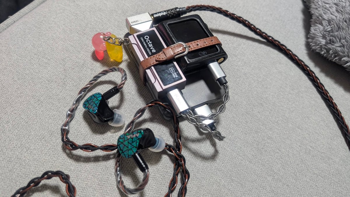 ddhifi_com's tweet image. Say goodbye to bulky straight plugs! The DJ44L's ultra-compact L-shape design protects your connection and fits seamlessly in your pocket.

#ddHiFi #DJ44L #CompactDesign #LShapedPlug #PocketFriendly #DurableConnection