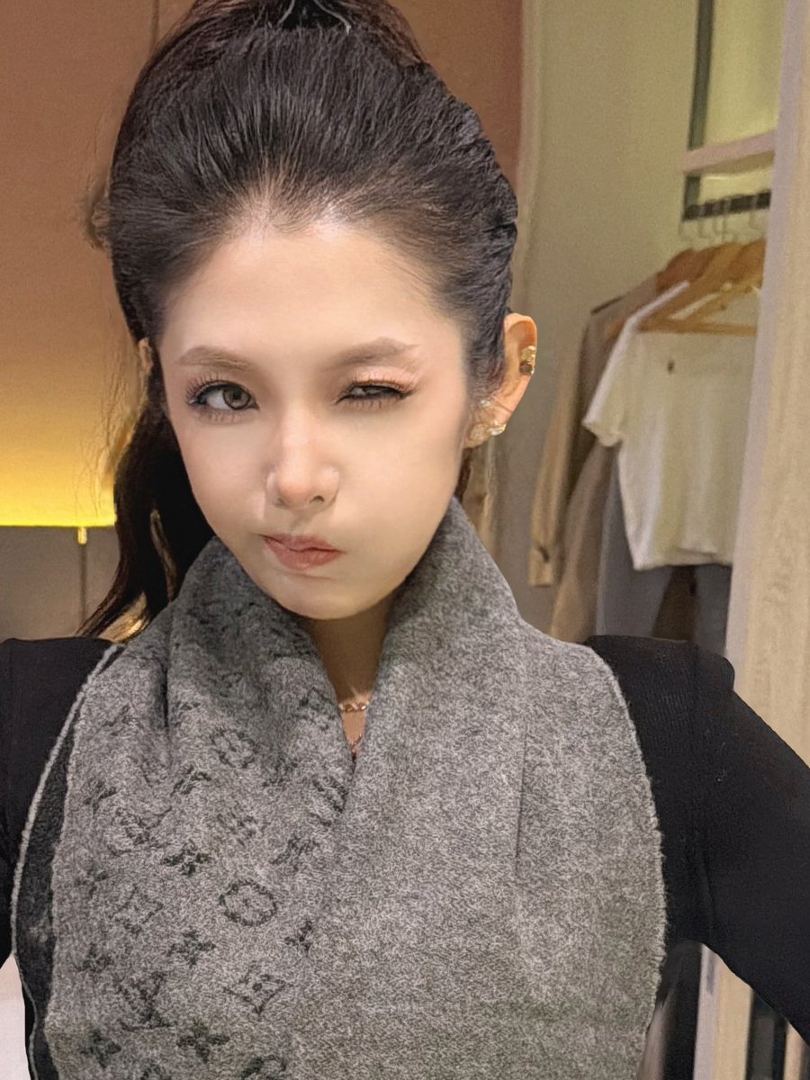 昨天顶部做空黄金赚了

但是我怎么也高兴不起来