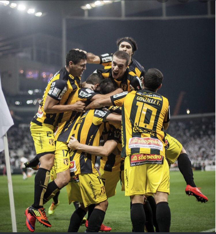ivangf_10's tweet photo. Podés tener plata, éxito y un laburo soñado…
pero el verdadero sueño frustrado del hombre es uno solo:
haber sido futbolista profesional.
Todos dejarían todo por ser el 10 de su club. ¿O miento? https://t.co/1VTCcUuBIL