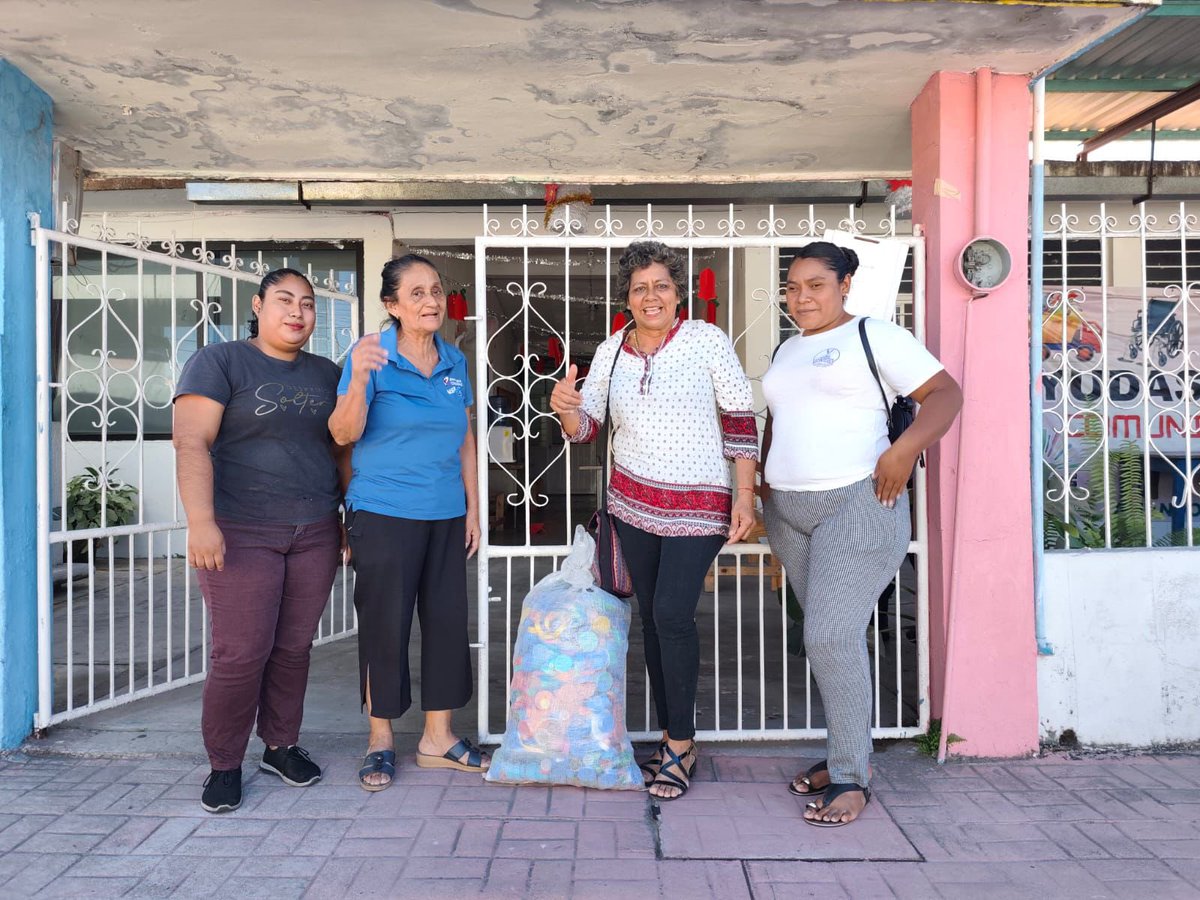 En Mapastepec, el Comité Municipal del PAN, encabezado por Olibia Castillejos Vázquez, realizó la entrega de tapitas al DIF Municipal como parte de una iniciativa solidaria y de conciencia ambiental, promoviendo el reciclaje y la participación ciudadana.
#JuevesDeReciclaje