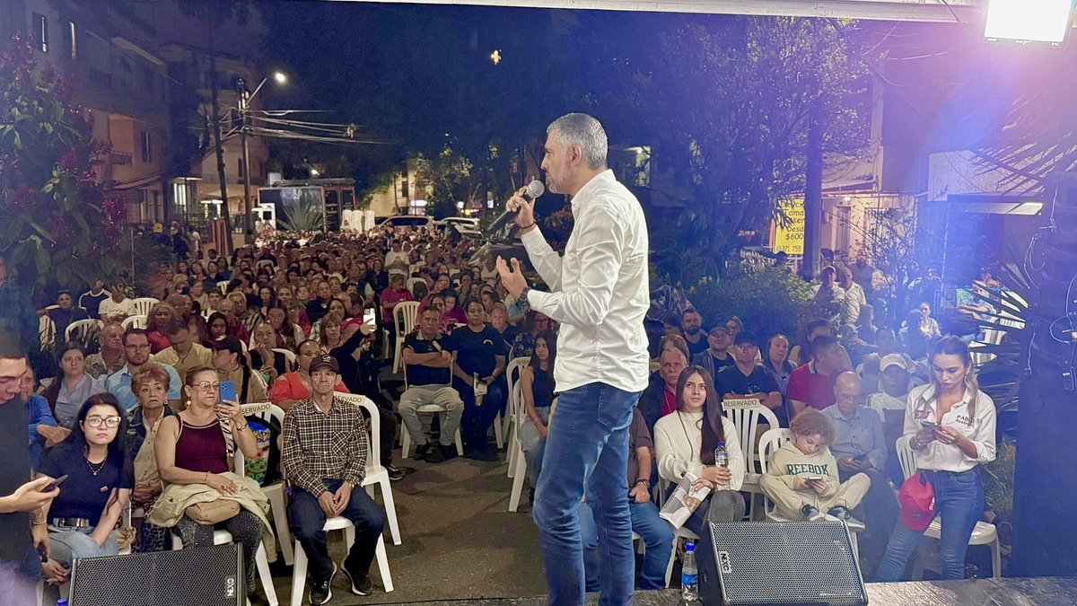 braulioEMarquez's tweet photo. Esta noche, desde mi querido Barrio Obrero, en las calles que me vieron crecer, el corazón se llena al estar rodeado de vecinos que son amigos y de mi familia.

Juntos reafirmamos que este camino se sigue construyendo con la gente y con amor por el territorio.

Gracias al concejal Pablo por su compromiso, y gracias a cada uno de ustedes por el apoyo sincero y la presencia que nos impulsa a seguir.

Con ustedes, este proyecto avanza con fuerza, certeza y esperanza. 💪💚