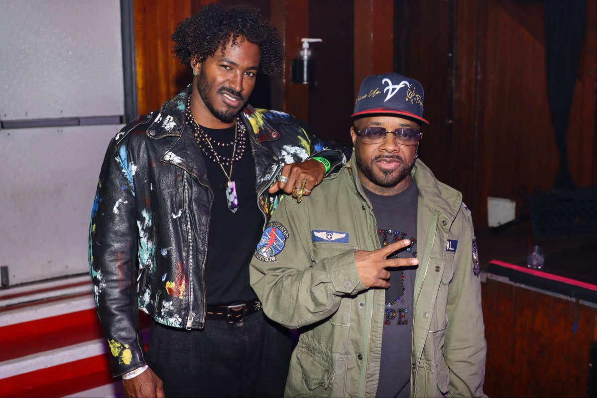 TheRobFlo's tweet image. last night i took some photos of @jermainedupri &amp;amp; friends at @theTroubadour in la! (@TreySongz @dvsn @smoss)