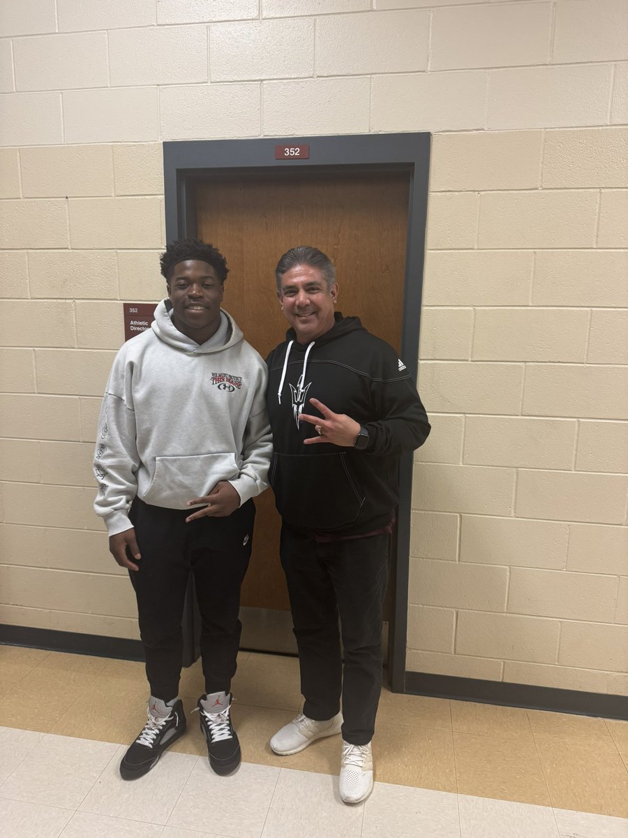 Tyson Robinson tweet media