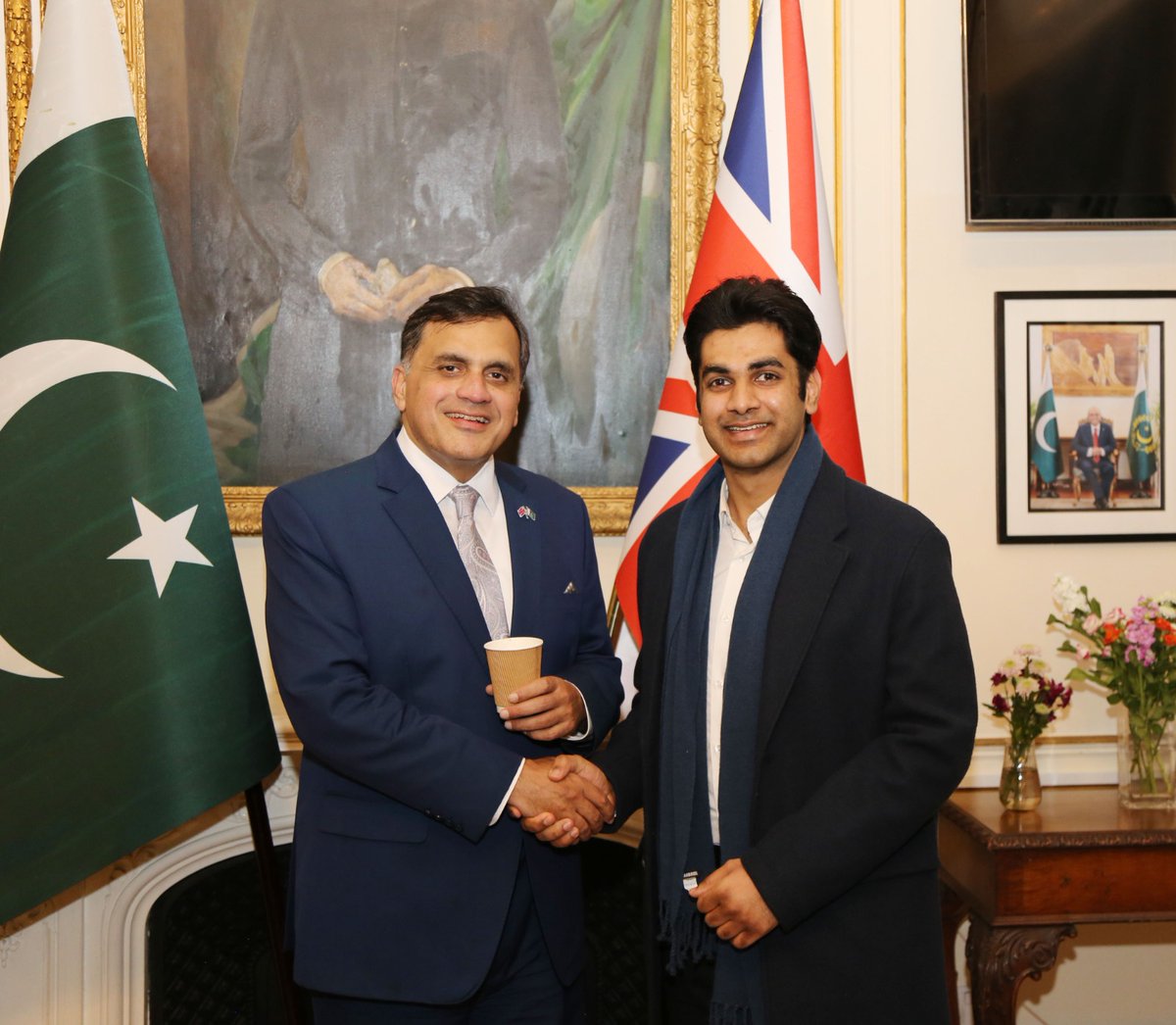 itsibbi29's tweet photo. Had the pleasure of meeting Pakistan’s High Commissioner to the UK, @DrMFaisal, on Wednesday at an LSE &amp; Pak HC session on Pakistan’s rising global importance. Really appreciated his openness, and I’m looking forward to a future interaction to explore a few questions further. 🇵🇰 https://t.co/eY8fy8jm30