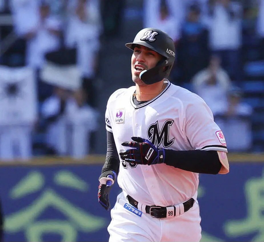 MOP_KNOWS's tweet photo. ¡OH MY GOD!

Forever my respect to Mr.Ohmura and all the other people who agreed on this😭.

Neftalí Soto🇵🇷 just became the first puerto rican to ever receive a C(captain) in an NPB uniform. https://t.co/kHvSmUZVy5