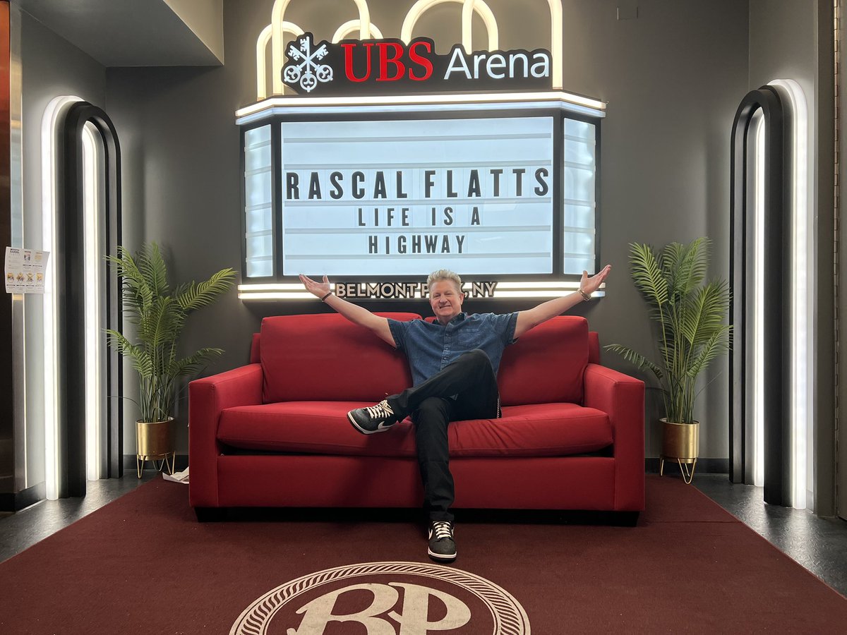 Gary LeVox tweet media