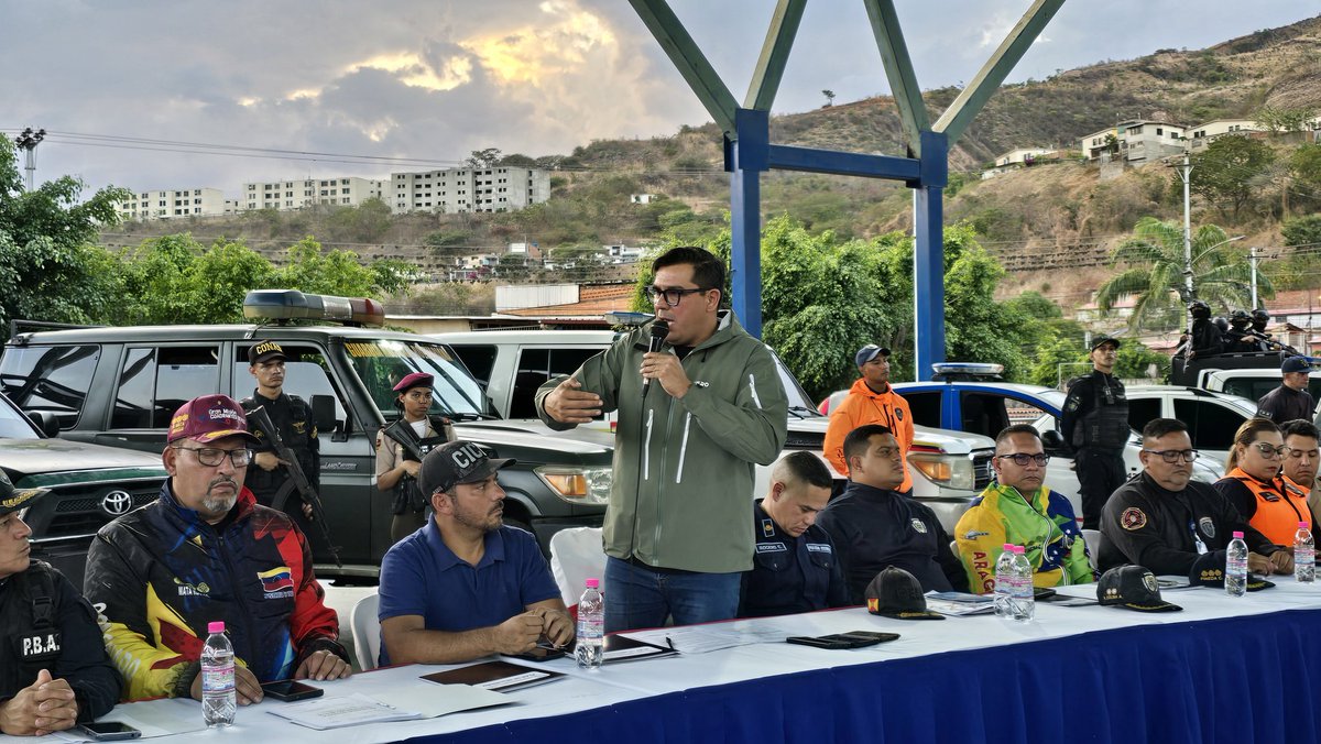 Con tecnología de vanguardia, instalan Gabinete de Seguridad en Revenga +Video acortar.link/VLzOfZ