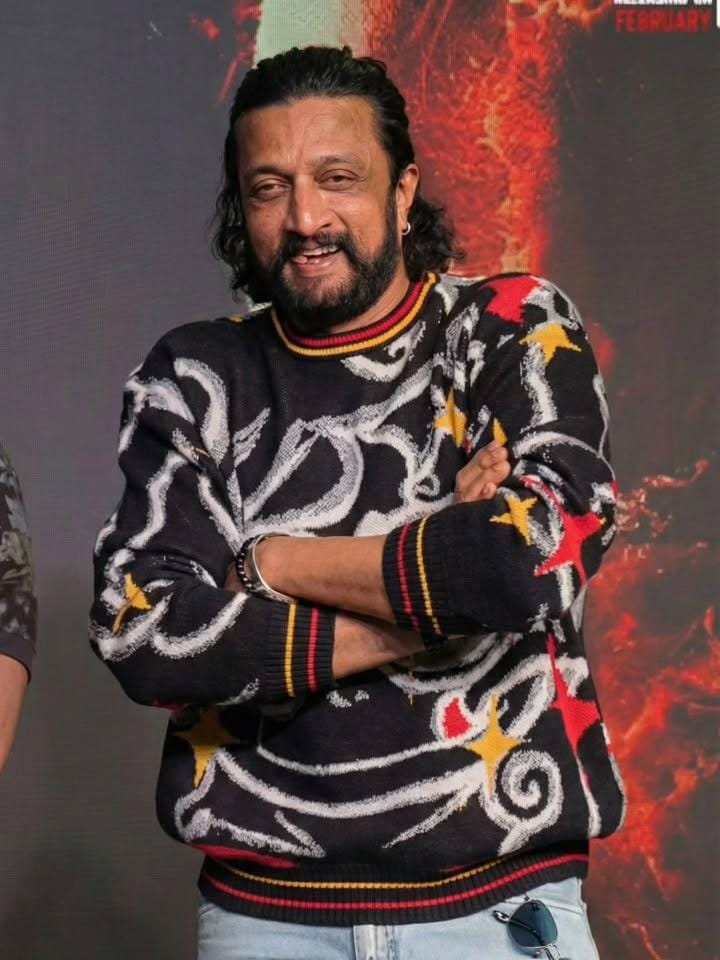 KicchaUniverse's tweet image. Kiccha Boss graces the #Rakkasapuradol trailer launch, roaring alongside the legends @rajbshettyOMK &amp;amp; Dr. Ravi Varma! 🔥🦁 Pure mass energy, unity in Sandalwood ❤️‍🔥💥

#KicchaSudeep #KichchaSudeep #Rakkasapuradol #BRBFirstBlood #MarkTheFilm #BBK12 #KannadaCinema