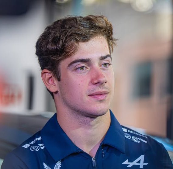 El choque que tuvo hadjar dejo a max verstappen sin el día de prueba 
No hay piezas de sobra para cambiar y el límite presupuestario juega mucho en esto

Pero poco se hablo

Ahora veamos la realidad, si esto le pasaba a Colapinto, los portales estarían llenos de críticas