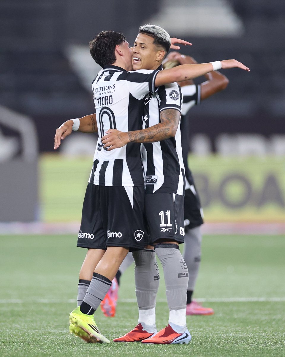 informafogo's tweet photo. FIIIIIIIIM DE UM PASSEIO NO NILTON SANTOS! BOTAFOGO VENCE O CRUZEIRO POR 4-0, NO NILTON SANTOS.

⚽️ | Danilo (2x), Matheus Martins e Artur https://t.co/aqljNul6r2