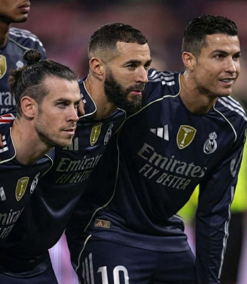 Cristiano Ronaldo, Karim Benzema y Gareth Bale con la equipacion 25/26 del Real Madrid. 🥹