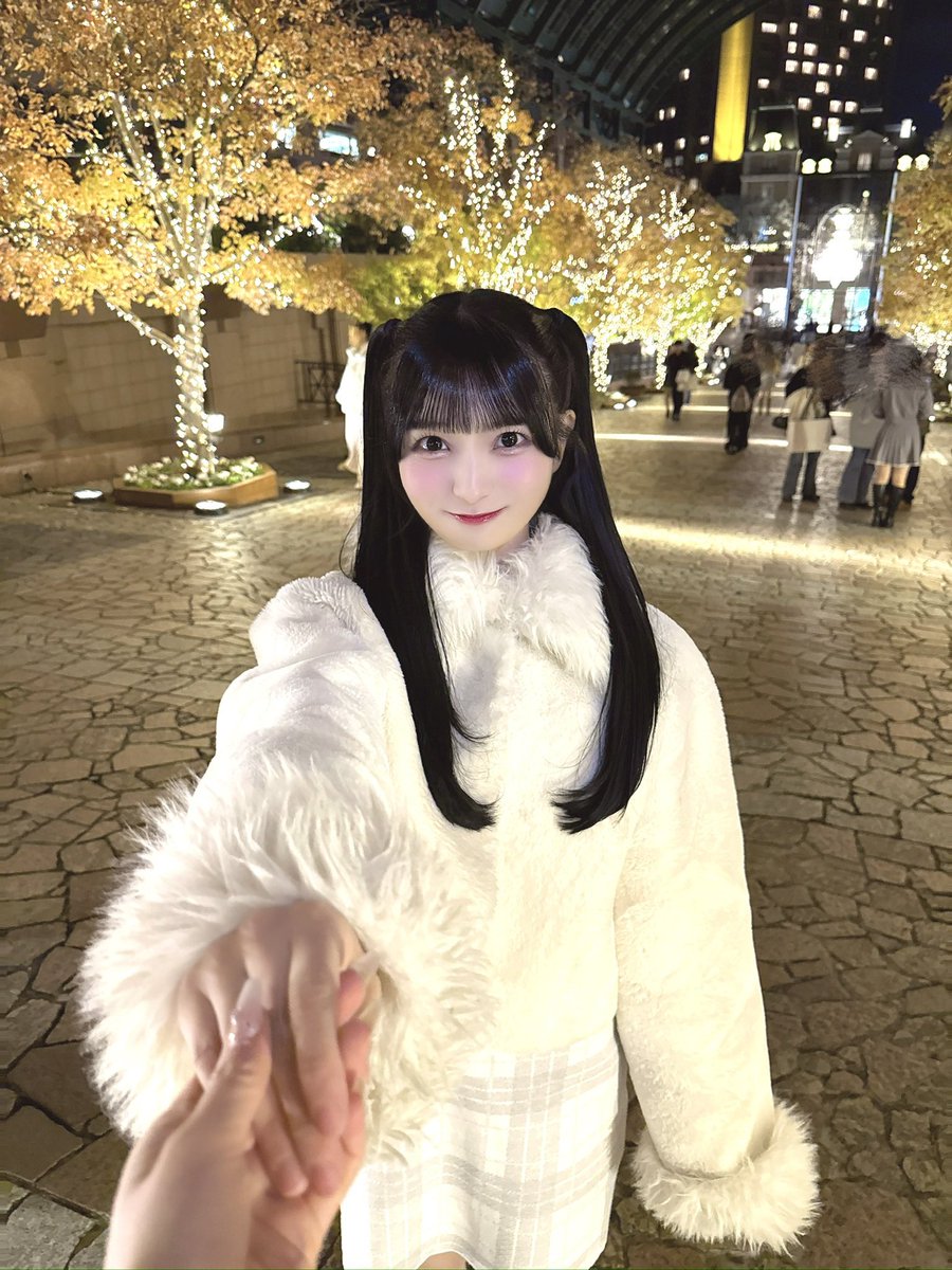 Chu’s meさんとOnephonyが
バレンタインコラボしました🍫🎀

可愛いカラコンとお気に入りのお洋服を着て
イルミネーション見に行ったんだ⭐️💭
みおの好きなポイントを載せていただいたり
嬉しいキャンペーンも実施中なので、
ぜひ見てみてね💕︎
みおとお揃いしてくれたら嬉しいな♡♡