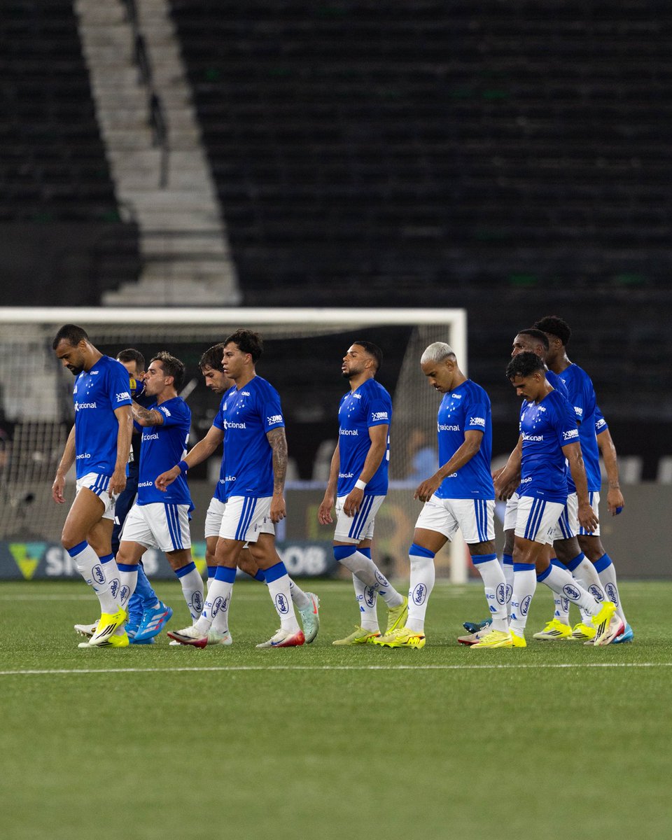 Cruzeiro tem a sua PIOR ESTREIA na HISTÓRIA do Brasileirão por pontos corridos! ‼️🦊

O “recorde” anterior era de 2019 (Flamengo 3x1 Cruzeiro, saldo de -2).

A última vez que o Cruzeiro havia sofrido pelo menos 4 gols em uma rodada de estreia no Campeonato Brasileiro foi em 2002