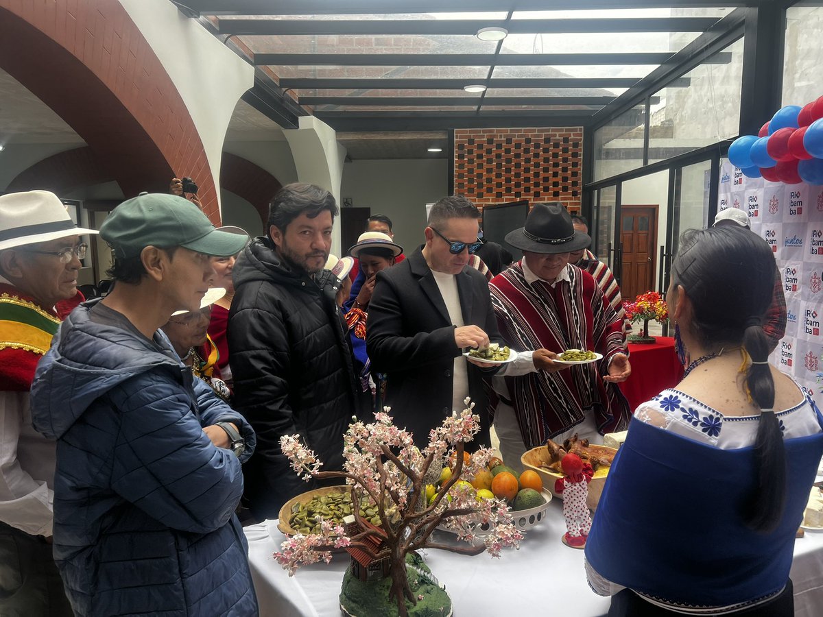 riobamba's tweet photo. 🎊 Lanzamos nuestra Agenda de #Carnaval 🎭
Color, música, emprendedores y la alegría de nuestras parroquias rurales.
¡La fiesta ya empezó!

Viva el carnaval https://t.co/47yPHRJDKE