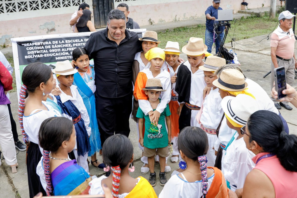 Más de 120 niños y niñas de los recintos  El Recreo, Otilia y La Represa, en Juján, se benefician con la repotenciación de la EEB “Aida Coloma de Sánchez”, gracias a una inversión de USD 115.000.
El gobernador <a href="/josearevaloec/">José Arévalo</a> ratificó el compromiso del Estado con la educación.