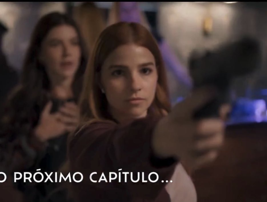 dracarysfleet's tweet photo. everyone at the restaurant watching juquinha defend her woman #TrêsGraças https://t.co/o7LH0WwMo4