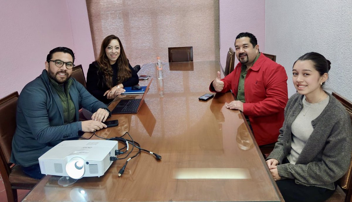 PRIGTO's tweet photo. #ReuniónDeTrabajo de la CNOP #Guanajuato con el dirigente estatal @OswaldoPonceGr1 la secretaria general @zukeyli y el secretario de Organización @mijailnava con el fin de retomar los trabajos de este importante sector de nuestro partido @fuensantaGuerr4 #PRI https://t.co/FOC2uqJEiN