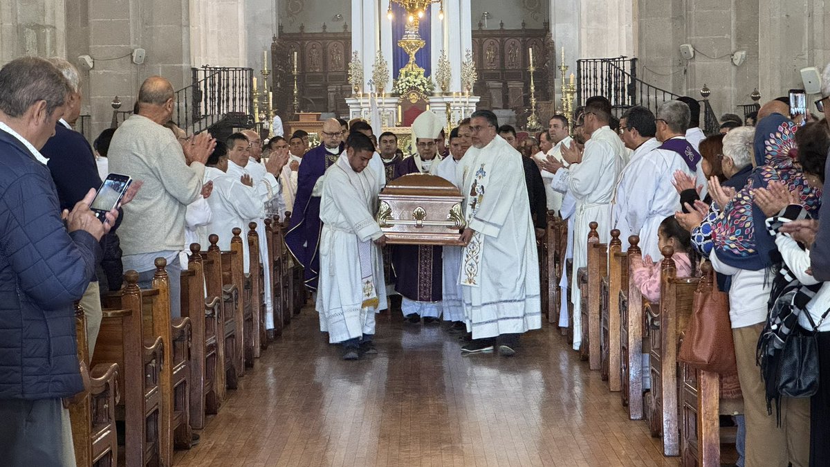 Santa Misa de Exequias, por el eterno descanso del Pbro. José Luis Badillo Rodríguez.
