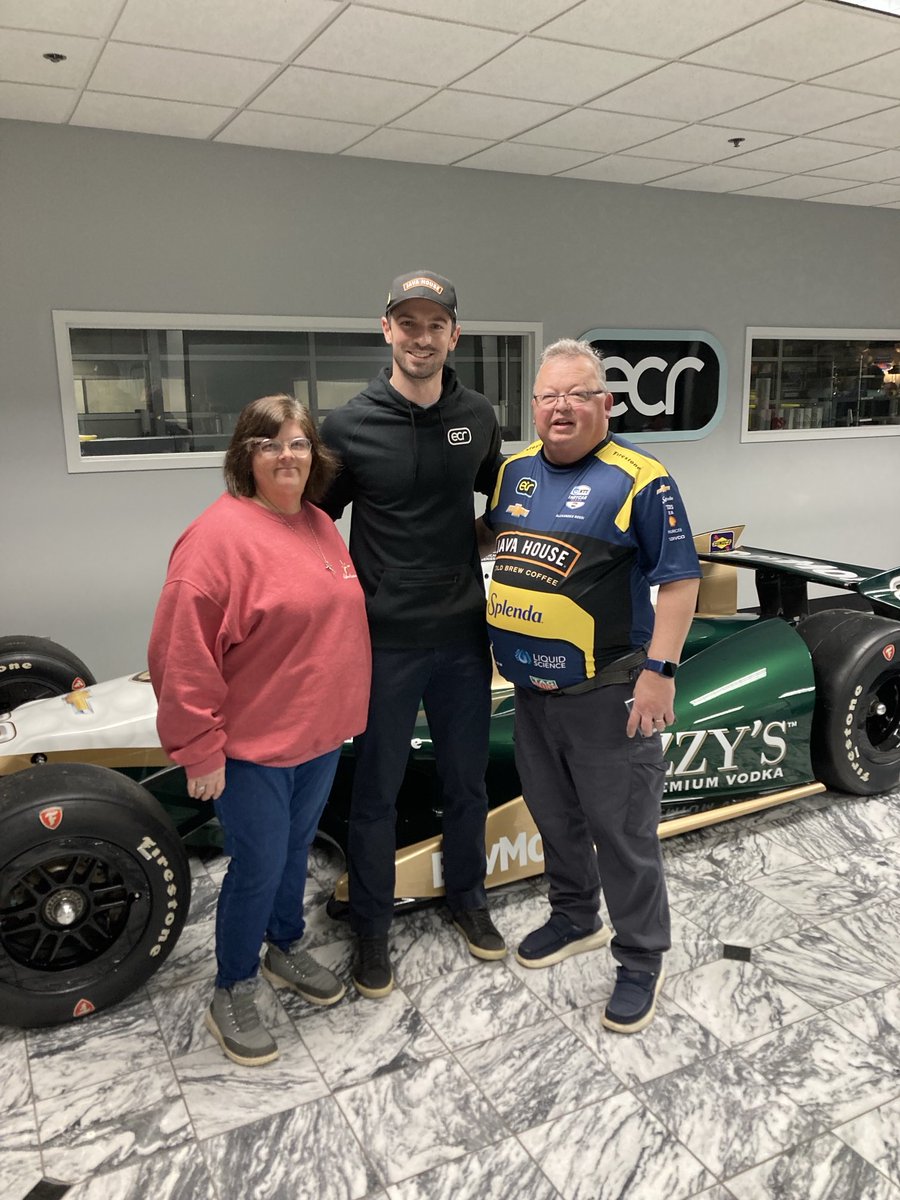 MattsonEdward's tweet photo. ⁦@ECRIndy⁩ ⁦@AlexanderRossi⁩ ⁦@edcarpenter20⁩ Showing off season support for our favorite team and drivers is always a great way to get through the off season. Thanks to the team and Alexander for the opportunity! https://t.co/ERP2xRoLSF