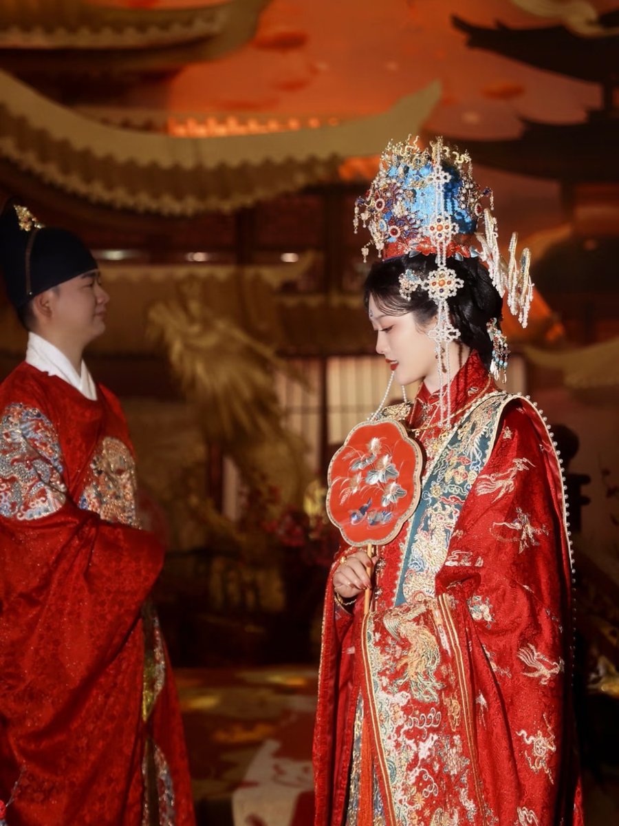 yaowu1505778943's tweet image. A traditional Chinese wedding full of red joy and cultural charm 🧧 Every detail is a beautiful inheritance of love and tradition.
#ChineseWedding #OrientalRomance #CulturalCharm