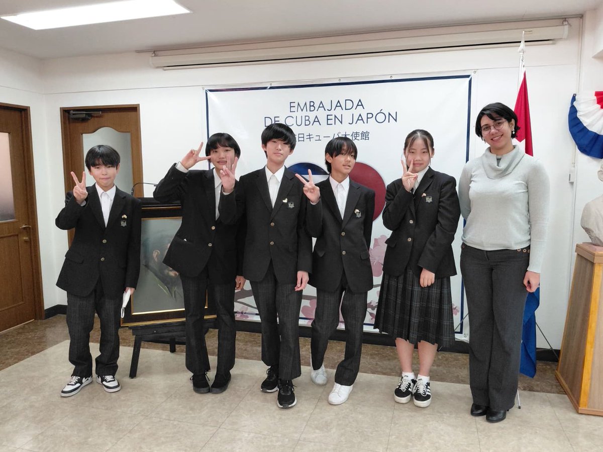 Estudiantes de la escuela secundaria ubicada en la ciudad de Katsushika, Tokio, visitaron la Embajada para conocer sobre #Cuba y su cultura.