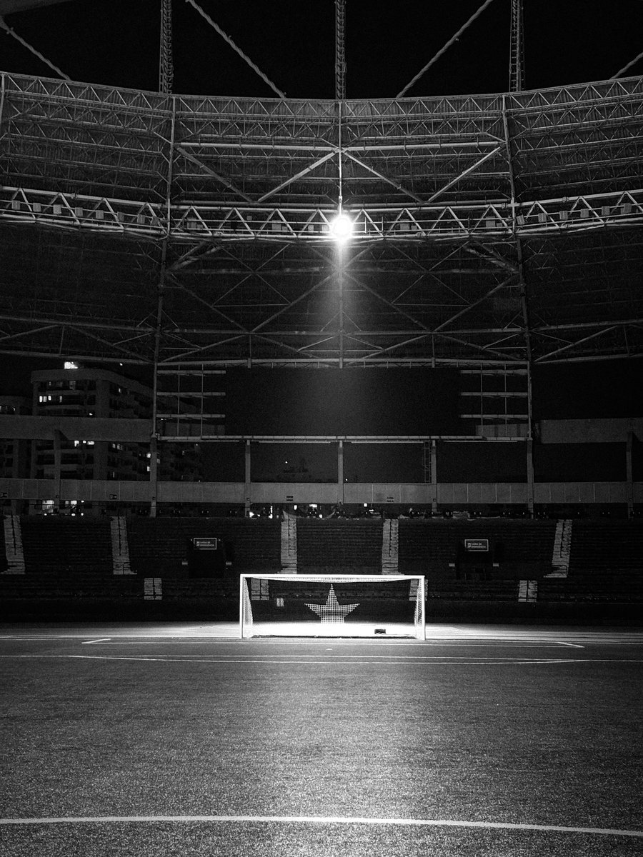 mynameisjojoca's tweet image. Quanto mais escura a noite, mais brilhante é a estrela.