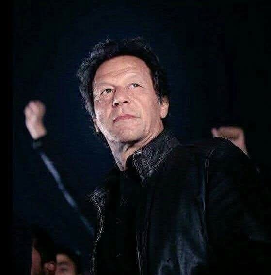 یہ دیس ہے اندھے لوگوں کا
اے چاند یہاں نہ نکلا کر ۔۔۔