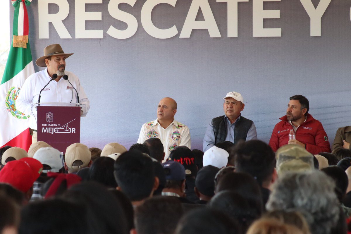 🛶 El gobernador Alfredo Ramírez Bedolla dio el banderazo de arranque a los trabajos de rescate del Lago de Pátzcuaro, que incluyen la limpieza de canales para recuperar su flujo natural, como parte del Plan Michoacán por la Paz y la Justicia. 🌿💧
#MichoacánEsMejor