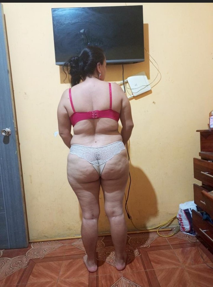 Momlove456's tweet photo. Cómo me gustaría encontrar a #mami  
#masturbandose así ,le preguntaría si necesita #ayuda

#incesto #incest #incestowithmom #incestomãefilho #galidiva #sexmex #madura #incestoconmamá #incestoconpapá #incesto #sisterbrother #amorfilial #cuck #cuckson #mom #mombbc #son https://t.co/59d6Ra2cnc