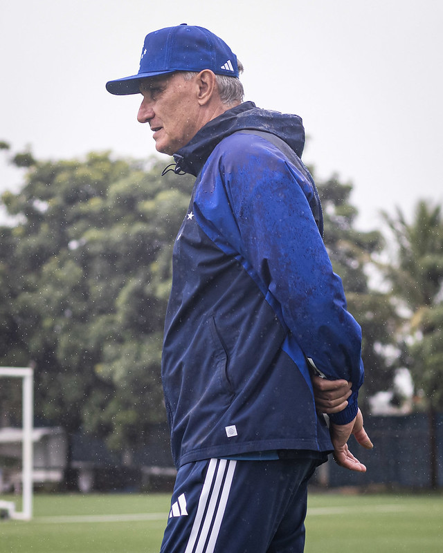 cec_informs_'s tweet image. O Cruzeiro de Leonardo Jardim perdeu seis jogos em todo o Brasileirão de 2025. 

O Cruzeiro de Tite perdeu 4 jogos em 6 em 2026, contando Campeonato Mineiro. 

OBS: estamos falando dos mesmos jogadores e com o Jardim pegando um trabalho inexistente, diferente do Adenor.