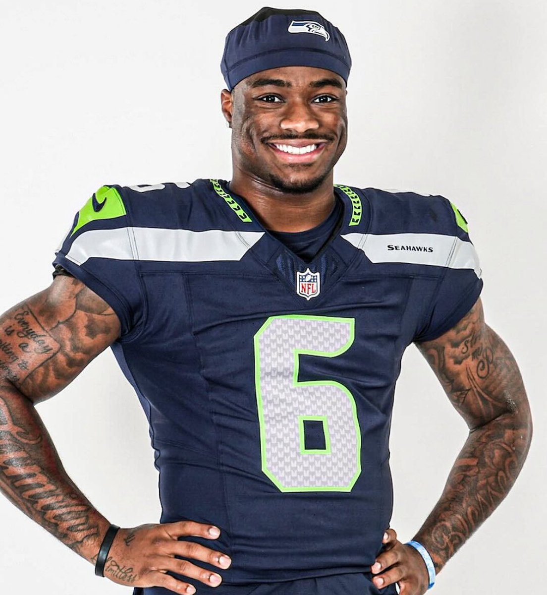 BandoKnowsBall's tweet photo. No wonder this mf was smiling so damn much when we drafted him LMAOOOO https://t.co/WA1zrX1Ybh