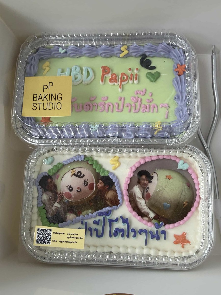 offgun_family's tweet image. แอดมินแอบเก็บรูปความน่ารักมาฝากค่ะ
สุขสันต์วันเกิดย้อนหลังนะคะป่าปี๊~ 💚🥰

@off_tumcial @AtthaphanP @BABII_GMMTV 
OFFGUNBABII FAMSIGN 2026
#สนามอ่านเล่น2026xOffGun
#ออฟกัน #OffGun 
#Babii #NongBabii