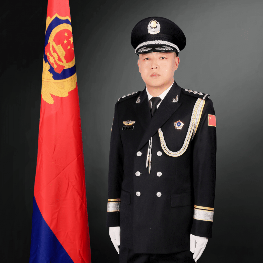 Davinakent2002's tweet photo. 【3分钟速看】2024最爆犯罪片！卧底警察被毒贩逼到绝境，最后10分钟反转哭崩！ https://t.co/nYVXAsh80q