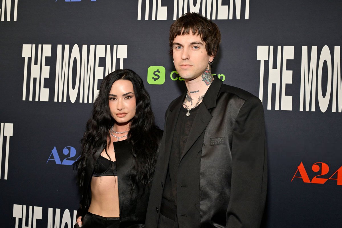 demilovatobr's tweet image. 🚨 Demi Lovato e seu esposo Jutes na premiere de "The Moment", de Charli XCX, em Los Angeles.